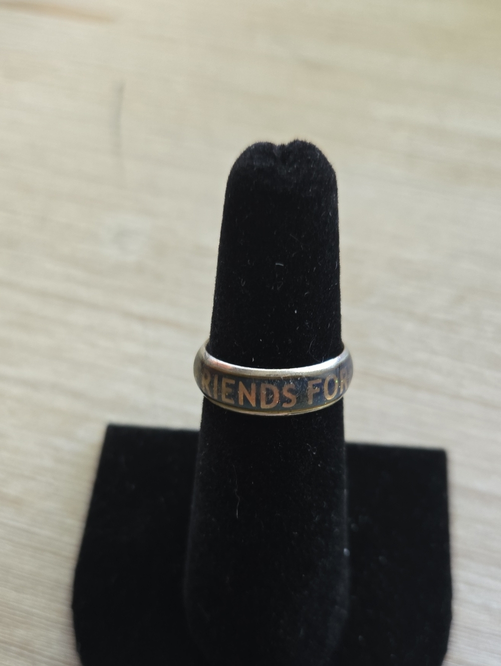 Silver Tone Engraved Band Ring - "FRIENDS" Detail.Size 5